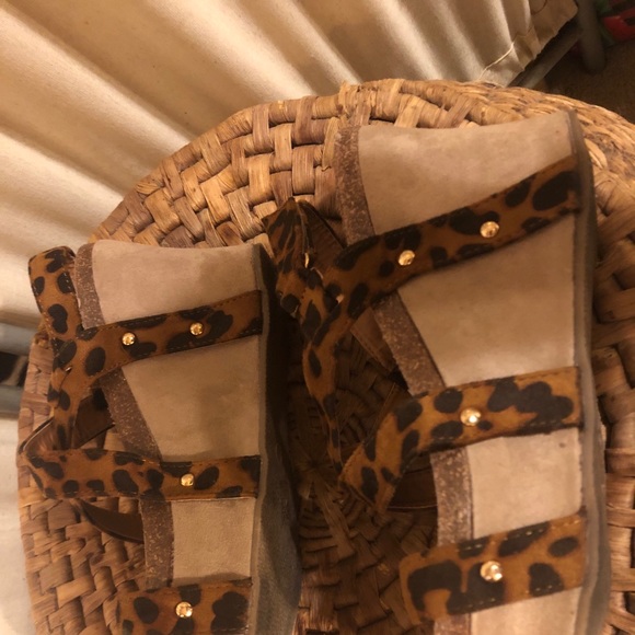 Mata laura Leopard wedges. - Picture 8 of 10